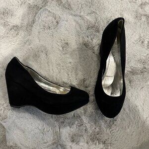 Maurices Black Faux Suede Platform Closed-Toe Heels | Size 7